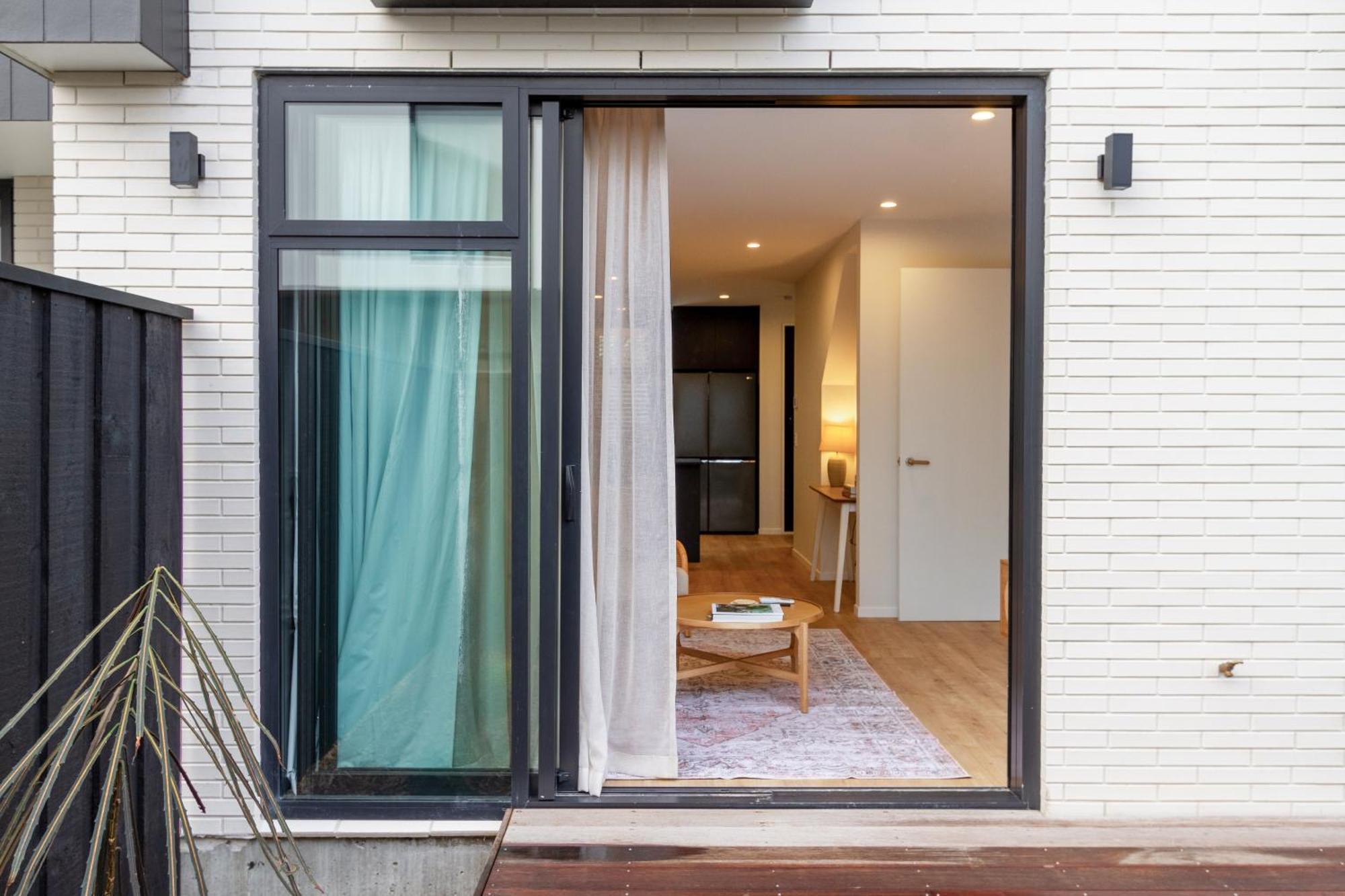 Stylish 3 Bedroom Home In Prime City With Garage Christchurch Exterior foto